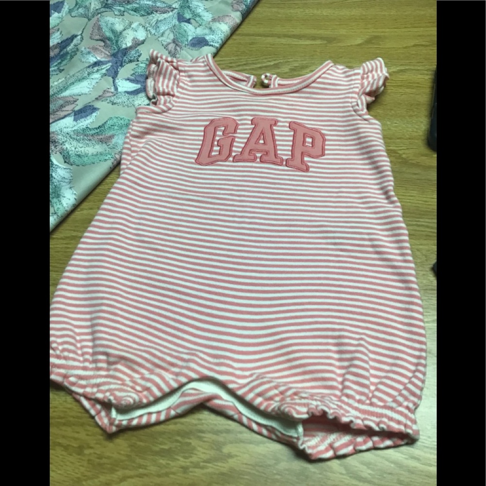 BABY GAP pink white stripped romper 6/9 mo cotton so cute for summer 💕💕